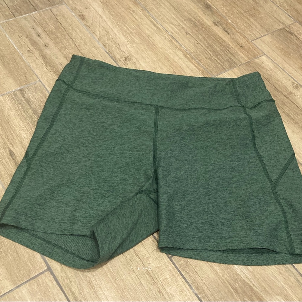 EUC Outdoor Voices biker short
